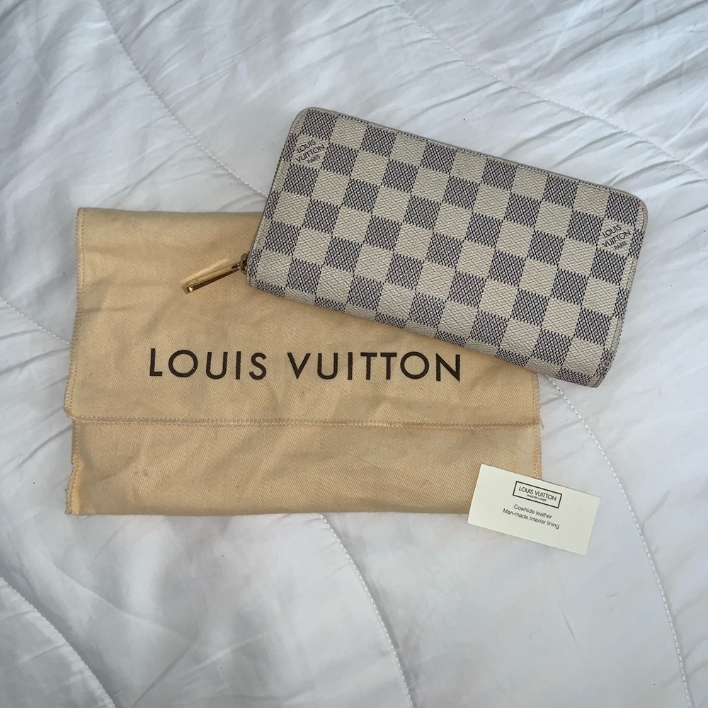 LV white leather checkered wallet